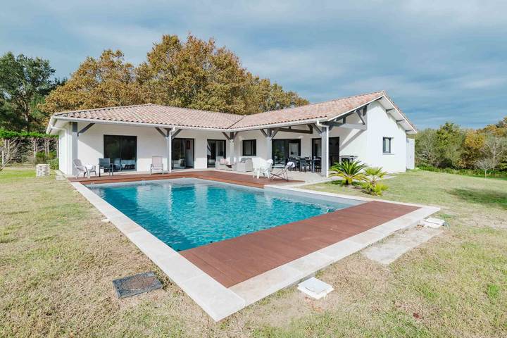 Location de vacances pour 6 personnes, avec piscine ainsi que jardin et terrasse dans Réserve naturelle du Courant d'Huchet