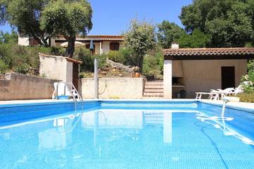 Location de vacances pour 7 personnes, avec jardin à Bagnols-en-Forêt