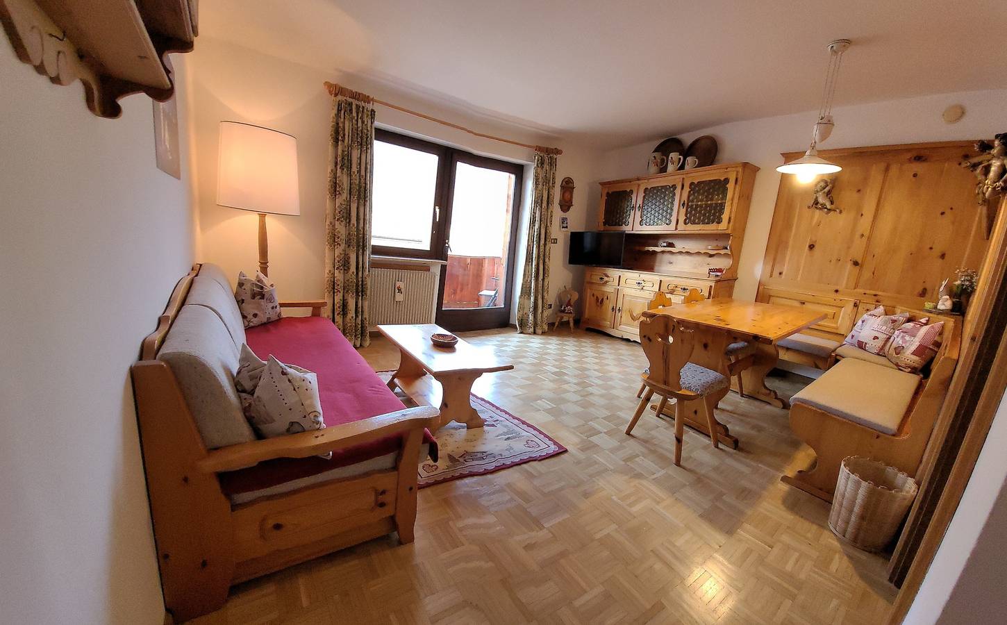 Ganze Wohnung, Apartment 'Casa Rustica App Bulaccia' mit Bergblick, Gemeinschaftsgarten und Balkon in St. Ulrich in Gröden, Dolomiti Superski