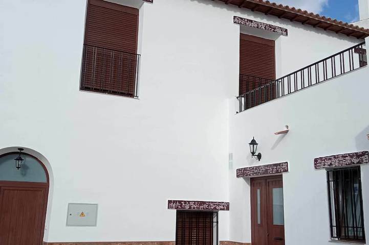 Casa rural para 18 personas, con balcón en Comarca de Baza