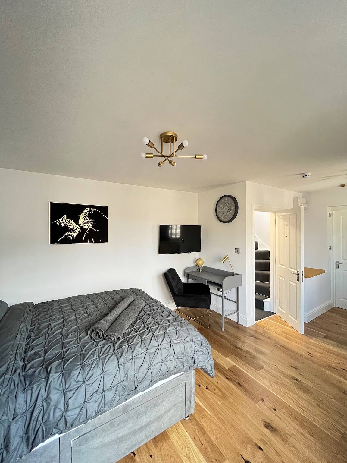 Entire vacation apartment, Cozy London Apartment , 2 minutes to tube! in Waltham Forest, London