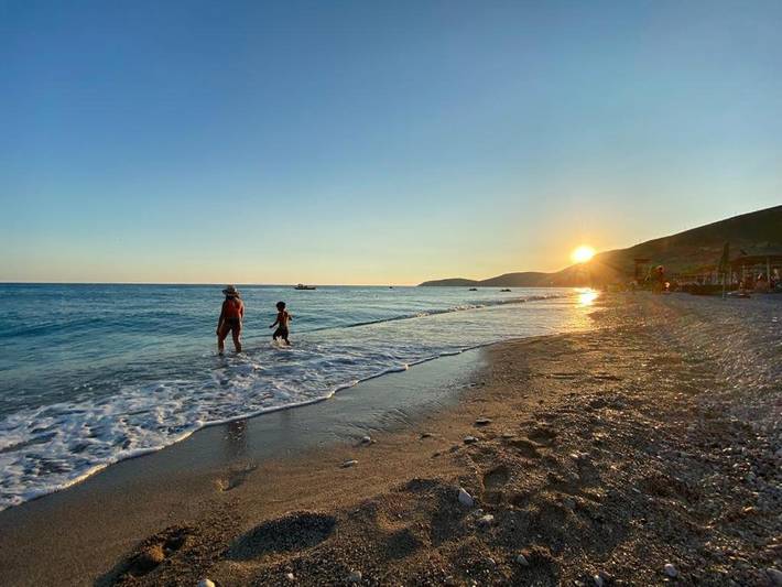 Location de vacances pour 3 personnes, avec terrasse ainsi que jardin et vue dans Borsh - 4