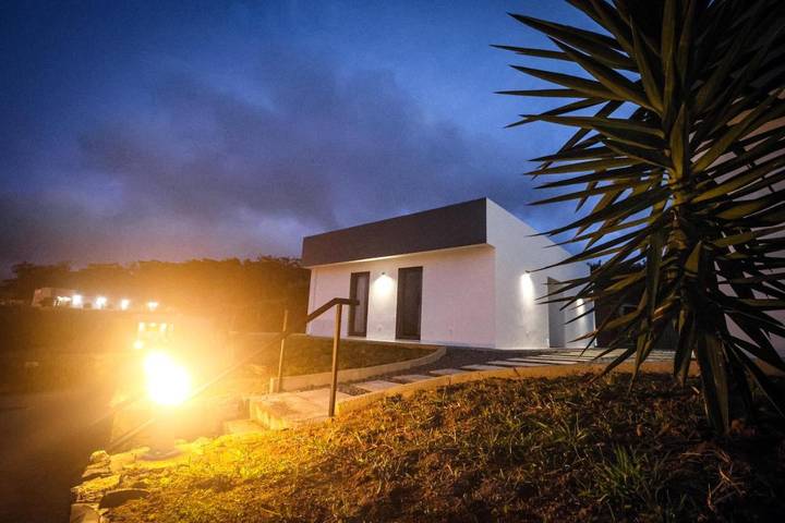 Casa de férias para 6 pessoas, com jacuzzi e jardim em Rabo de Peixe