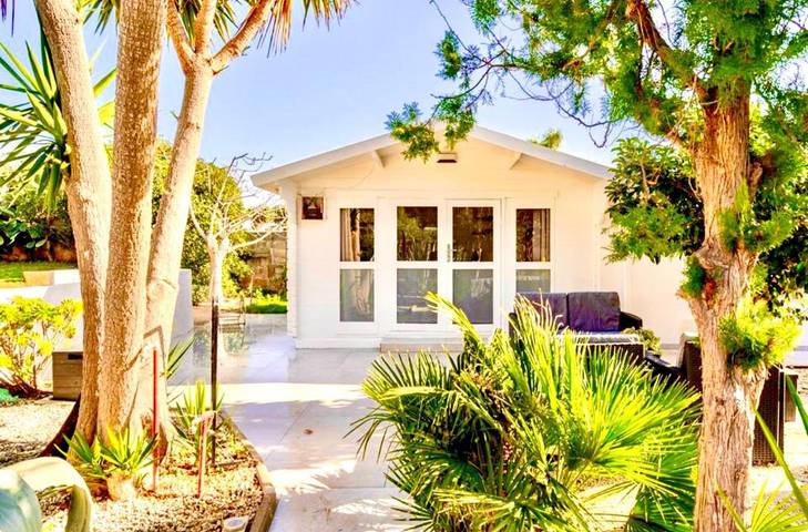 Maison pour 4 personnes, avec Jacuzzi et Terrasse ainsi que Jardin et Vue sur le lac à Brindisi