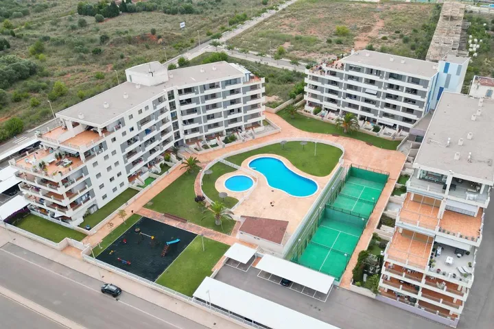 Aparthotel para 6 personas, con piscina y jardín además de vistas y balcón - 1