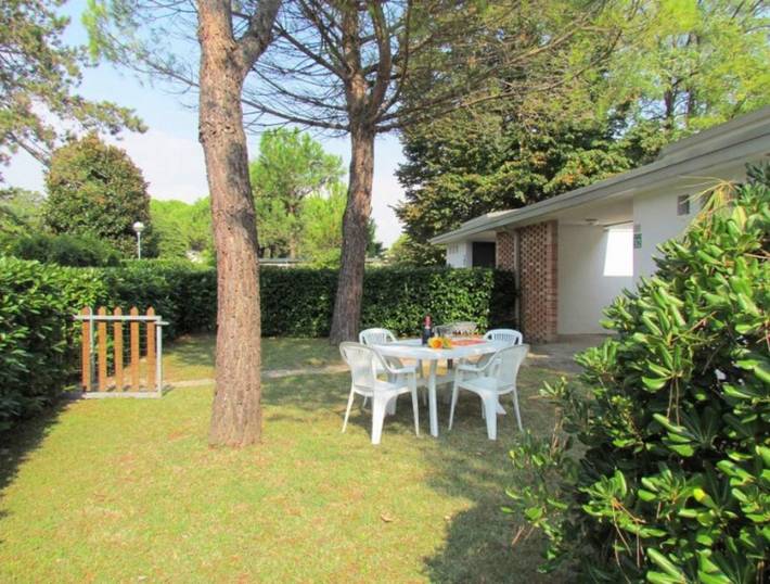 Location de vacances pour 8 personnes, avec jardin à Bibione