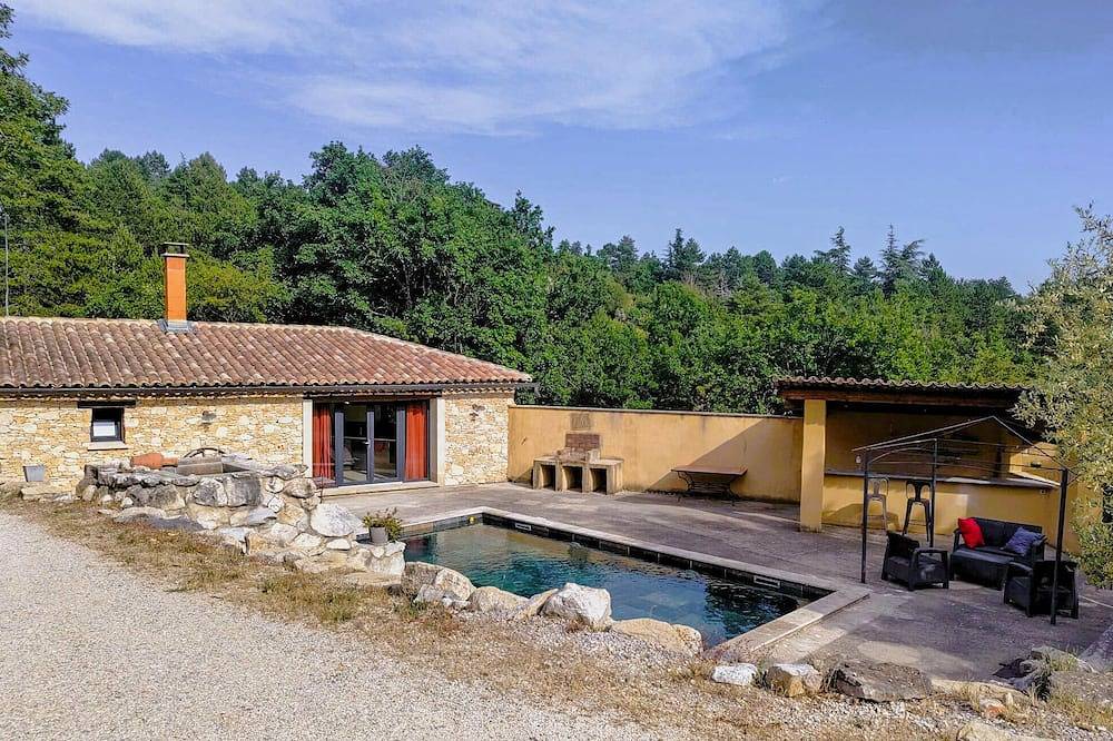 Gorgeous home in Monieux with private swimming pool, can be inside or outside in Monieux, Parc naturel régional du Mont-Ventoux