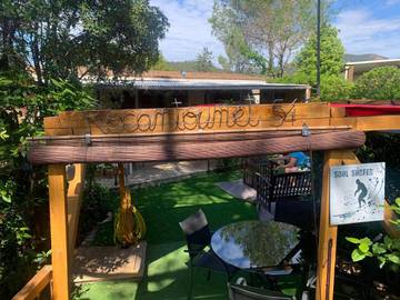 Camping pour 4 personnes, avec vue ainsi que piscine et jardin à Fréjus