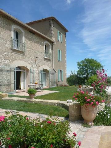 Chambre d’hôte pour 2 personnes, avec jardin et vue sur le lac ainsi que vue et piscine à Montels