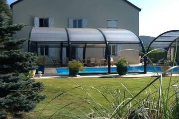 Gîte pour 6 personnes, avec jardin ainsi que terrasse et piscine dans les Ardennes