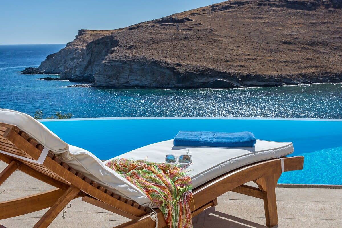 Villa Blueros · 8Br Syros Estate · Infinity Pool in Poseidonia, Syros