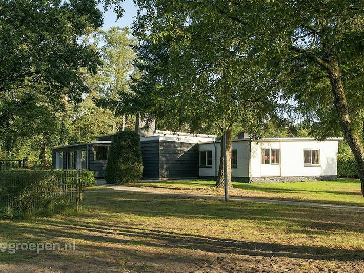 Vakantiehuis voor 30 personen, with Balkon/Terras and Terras as well as Zwembad in Nunspeet