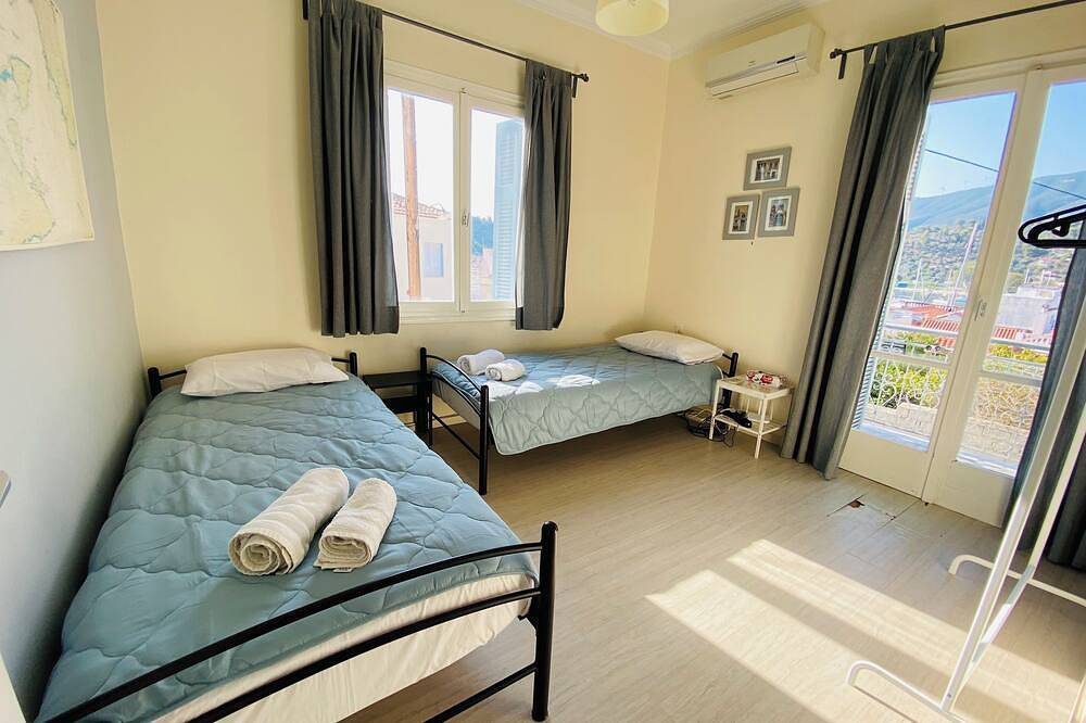 Island House in Poros Stadt, Poros