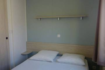 Camping pour 4 Personnes dans Chazelles-sur-Lyon, Montbrison, Photo 1