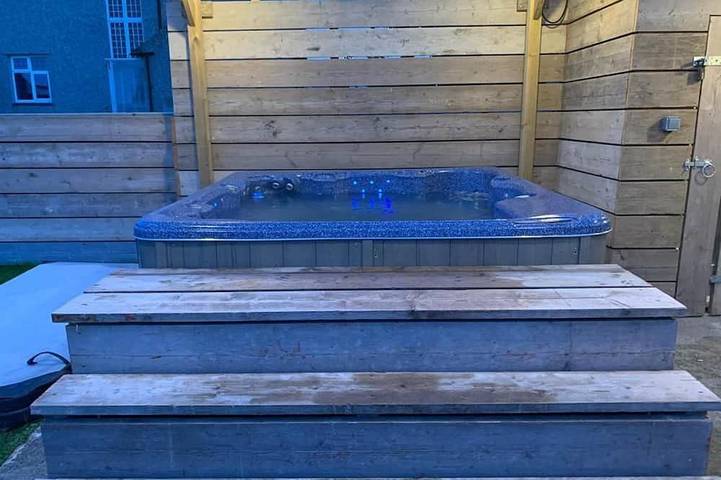 Cottage for 4 people, with Balcony/Terrace and Hot tub as well as Garden on the Isle of Anglesey