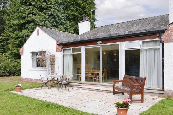 Log cabin for 6 people, with garden, with pets in Banchory