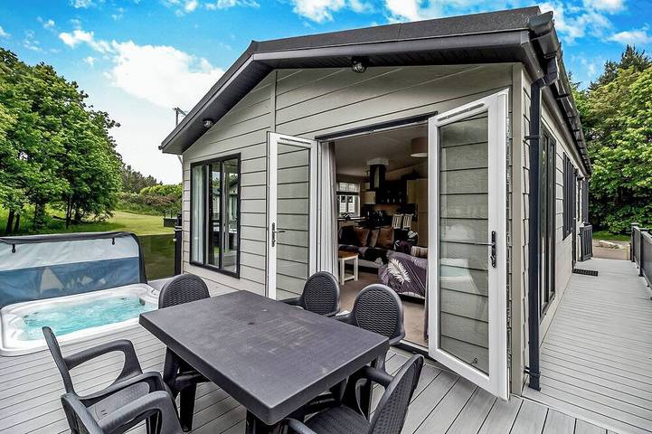 Vacation rental for 4 people, with hot tub and balcony/terrace in Braintree