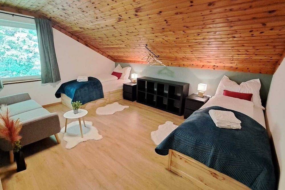 Ferienhaus mit Panorama-Sauna, Gratis E-Bike Verleih & Platz für 6 Personen! in Frantschach-Sankt Gertraud, Lavanttaler Alpen