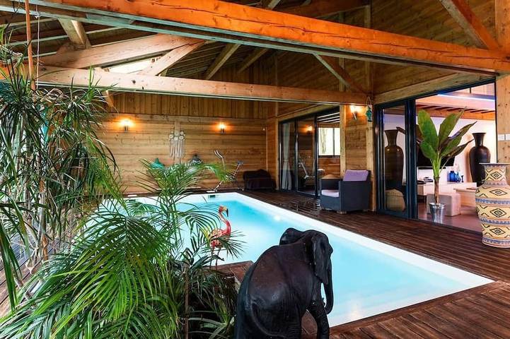 Gîte pour 10 personnes, avec piscine à Ceyzériat