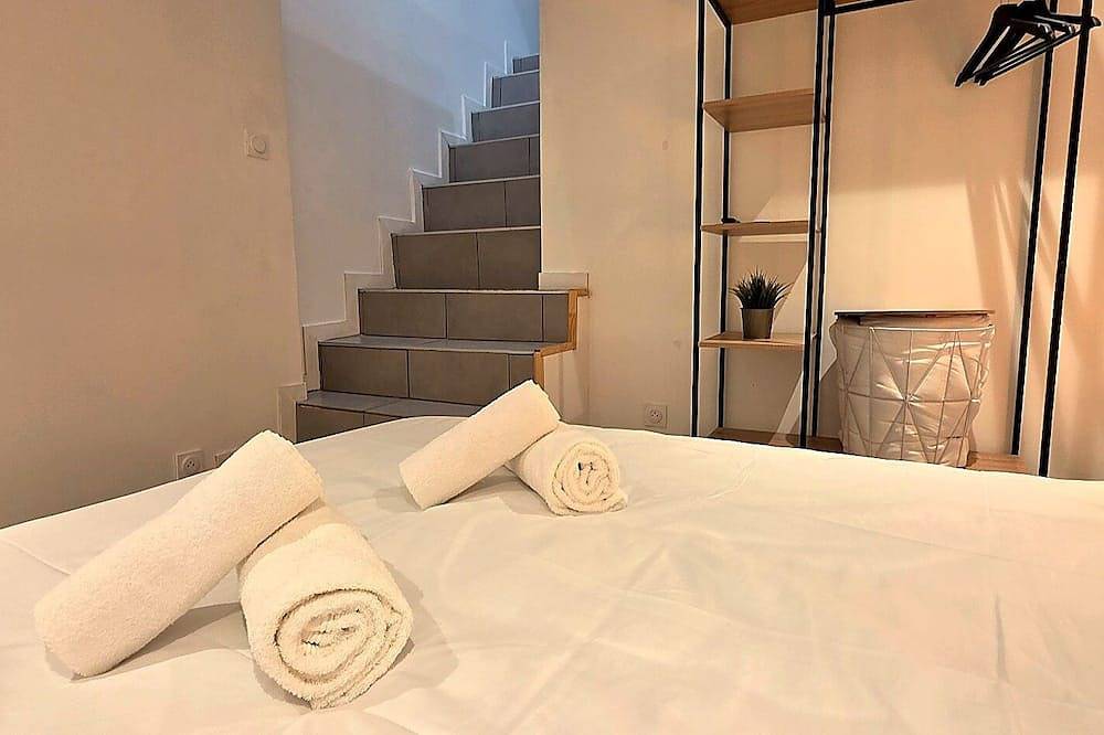 Entire apartment, Beautiful 1-bedroom apartment with Ac in tranquil Valence in Valence, Valence region