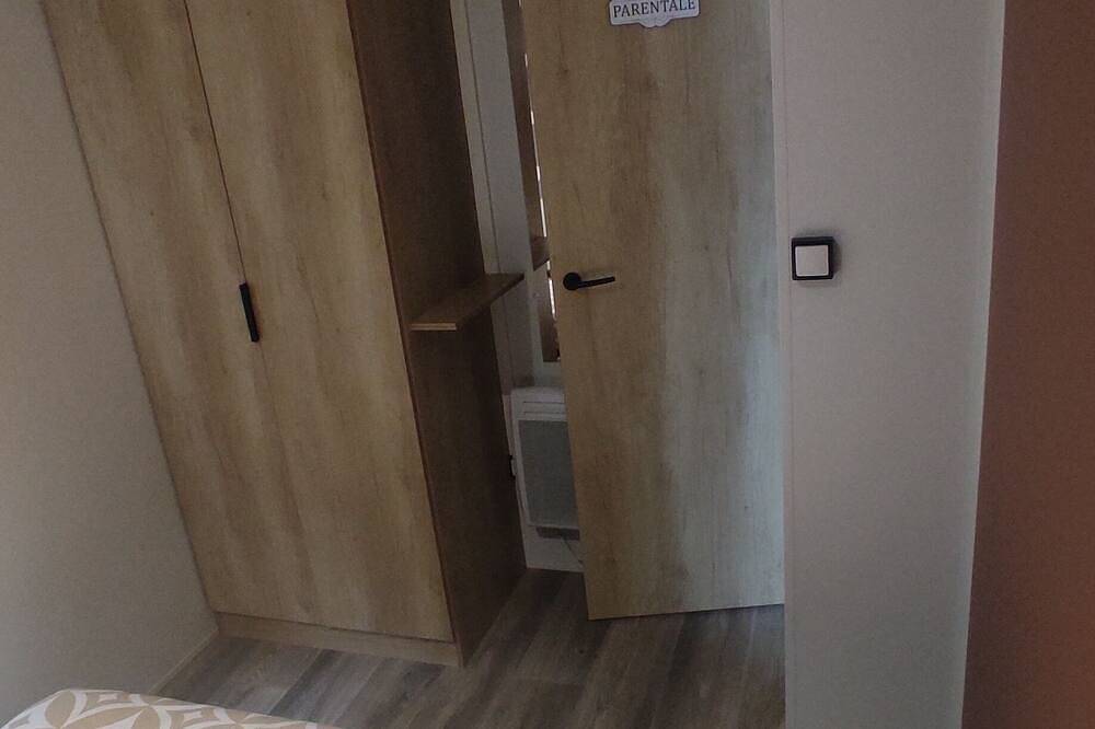 Mobil-home confortable et lumineux pour des vacances réussies in Saint-Hubert-des-Biards, Région de Bayeux