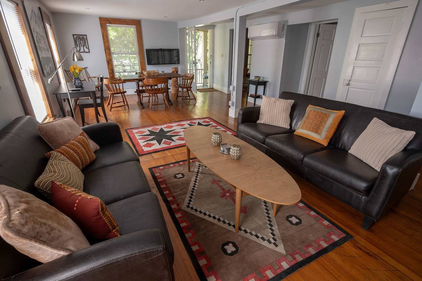 Apartamento entero, 2Br Pet-Friendly  Walk to Cafes  Trails   Wineries in Rosendale Village, Condado de Ulster