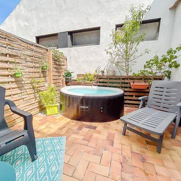 Gîte pour 2 personnes, avec terrasse et jacuzzi dans Port de Carcassonne