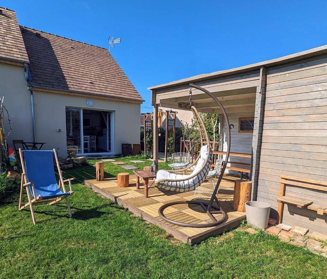 Le Woody Lodge, Large cottage with wooden deck and chalet with garden view next to Fontainebleau Forest in Achères-la-Forêt, Parc naturel régional du Gâtinais français