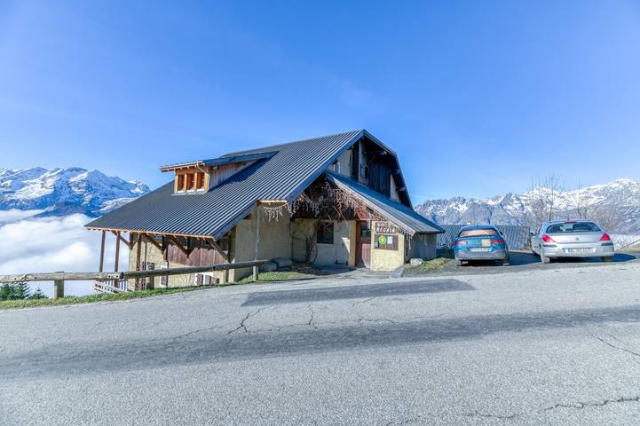 Entire apartment, Apartment "Regain 5" with Mountain View and Balcony in Villard-Reculas, Écrins National Park