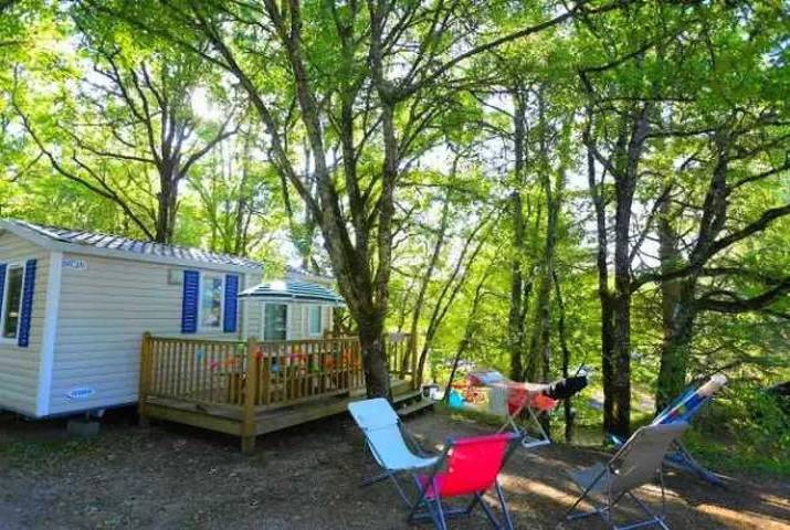 Camping pour 4 personnes, avec piscine et terrasse
