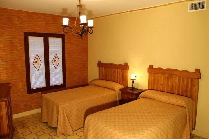 Gîte pour 9 personnes, avec jardin ainsi que piscine et jacuzzi à Carcabuey - 3