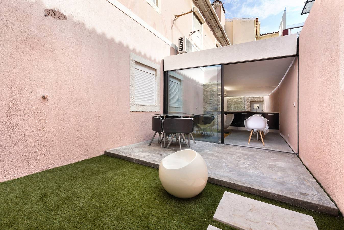 Appartement entier, Appartement 'Lxfactory Terrace Lisbon Loft' avec terrasse et Wi-Fi in Lisbonne, Costa de Lisboa