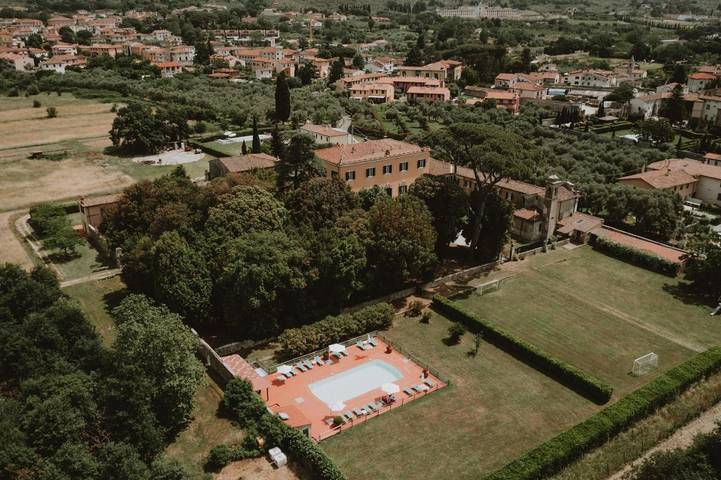 Casa vacanza per 45 persone, con Terrazza e Giardino nonché Piscina e Panorama a Calci