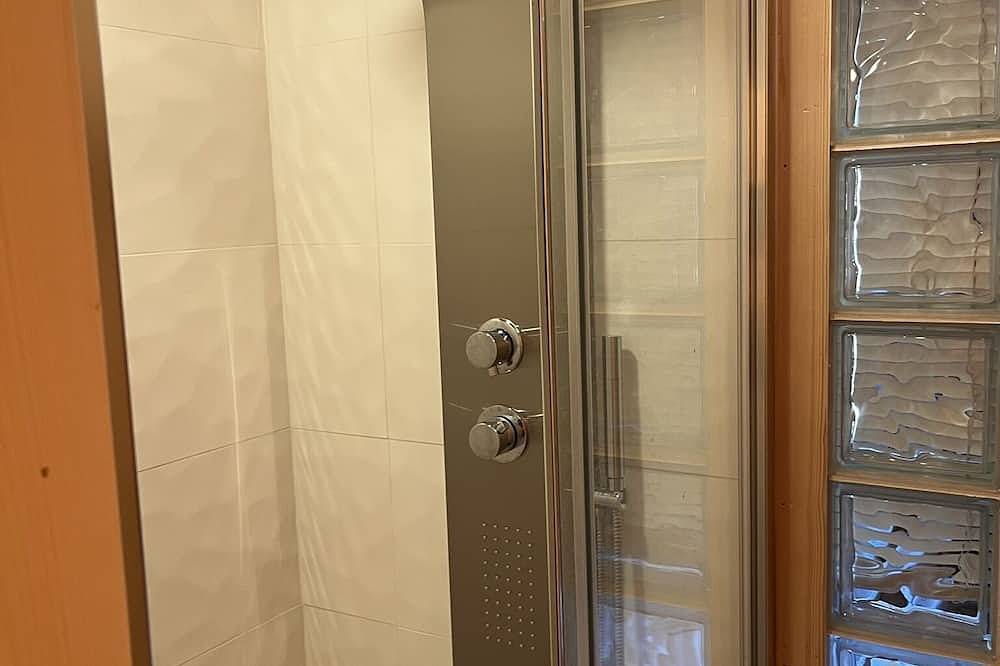 Family chalet between Le Grand Bornand and La Clusaz in Glières-Val-de-Borne, Region Bonneville