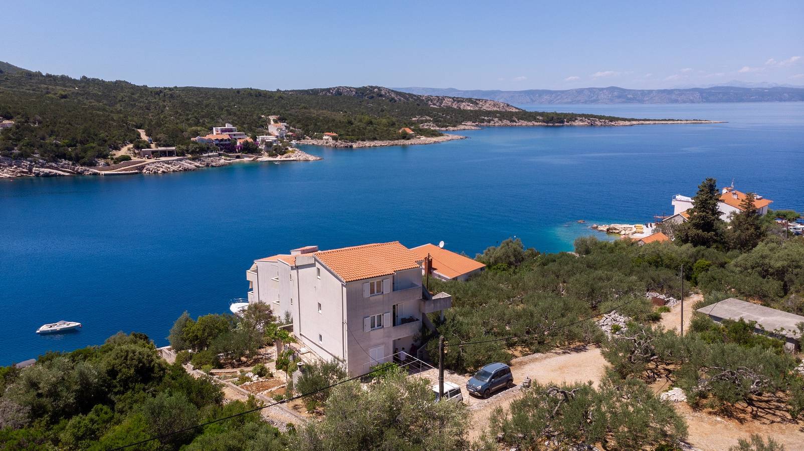 Geheel appartement, Eenkamerappartement aan het strand Baai Pokrivenik (Hvar) A-4604-d in Gdinj, Hvar