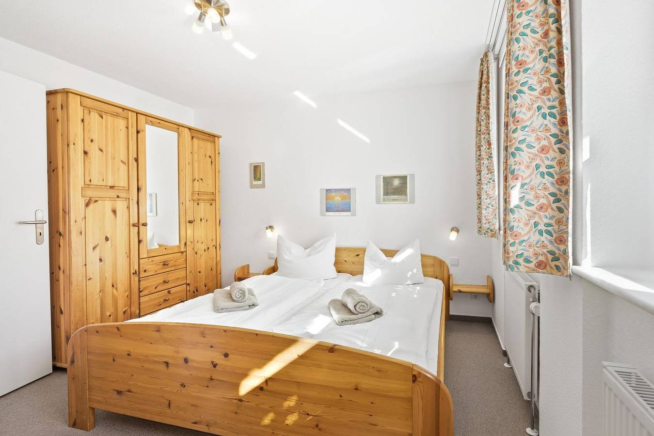 Ganze Wohnung, Komfortable Ferienwohnung mit Terrasse, 100 m zum Strand in Zingst in Müggenburg, Zingst
