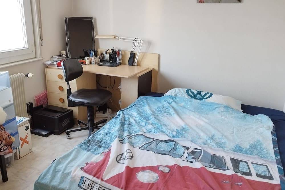 Ganze Wohnung, Furnished appartment vis-a-vis of railstation 5 min from lake at Montreux in Tavel VD, Genfer See