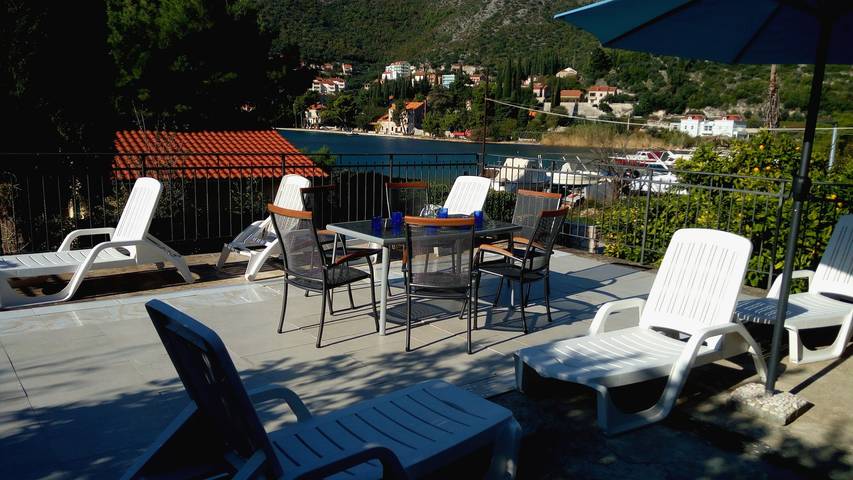 Villa pour 6 personnes, avec terrasse et jardin, adapté aux familles à Zaton