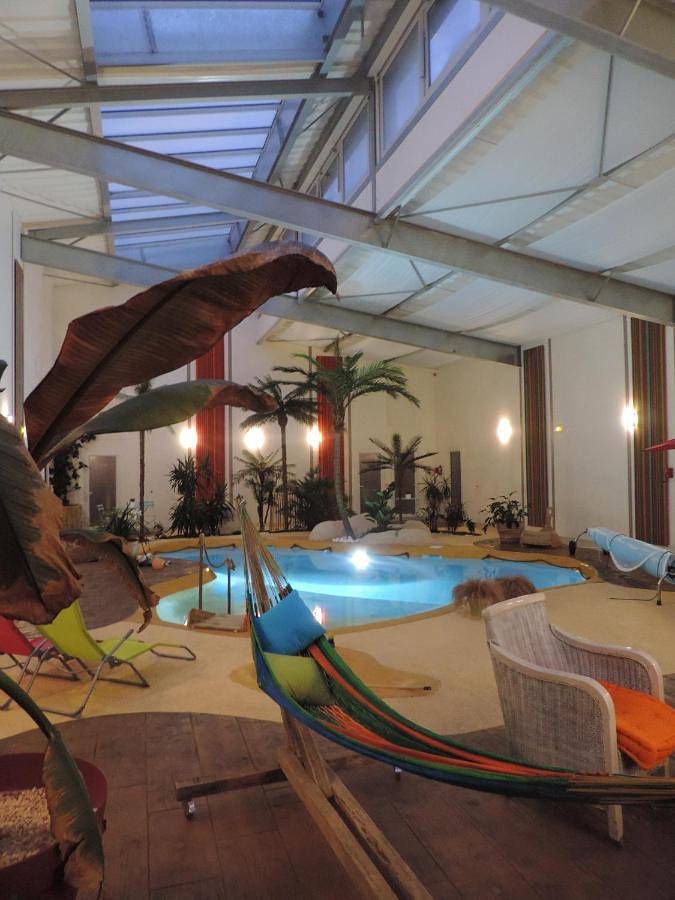 Maison de vacances pour 2 personnes, avec Terrasse et Jardin ainsi que Bassin pour enfant et Piscine à Beauvoir