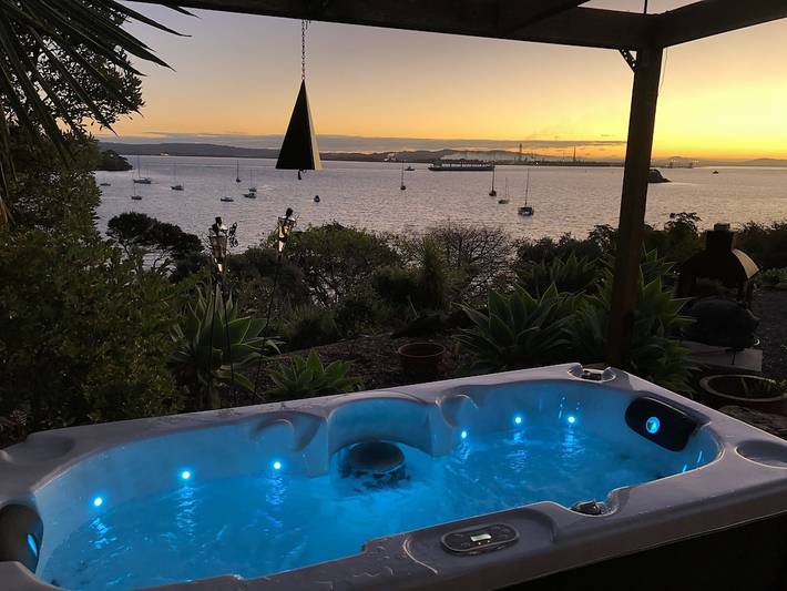 Holiday home for 4 people, with hot tub and garden in Northland