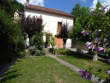 Gîte pour 6 personnes, avec jardin à Savignac-les-Ormeaux