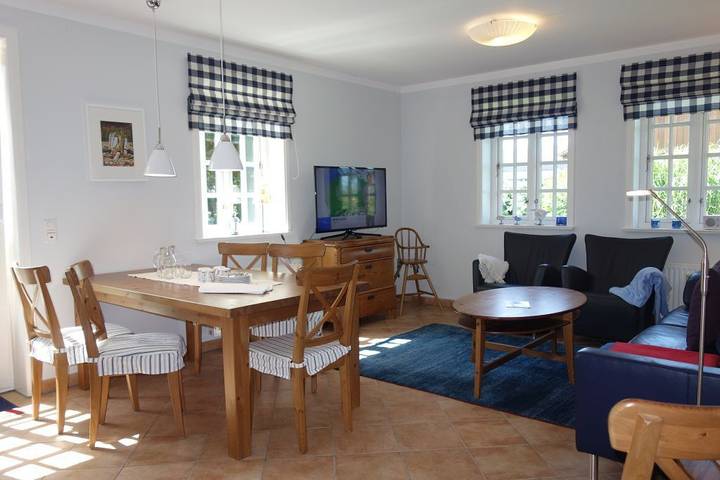 Ferienwohnung für 6 Personen, mit Ausblick und Garten sowie Terrasse, mit Haustier in Alkersum - 4