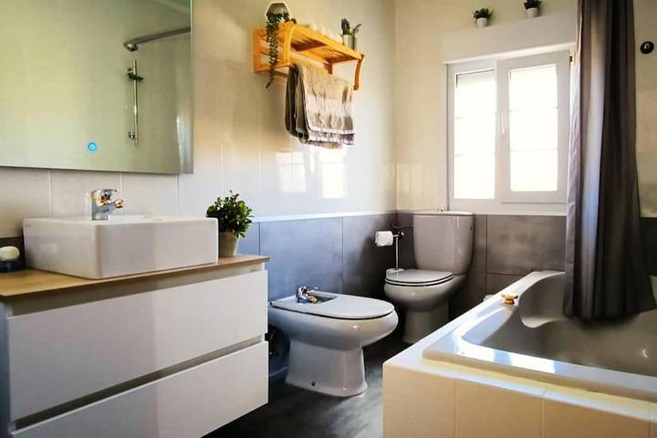 Casa rural para 8 personas, con Balcón y Terraza además de Jardín y Piscina en Parla - 4