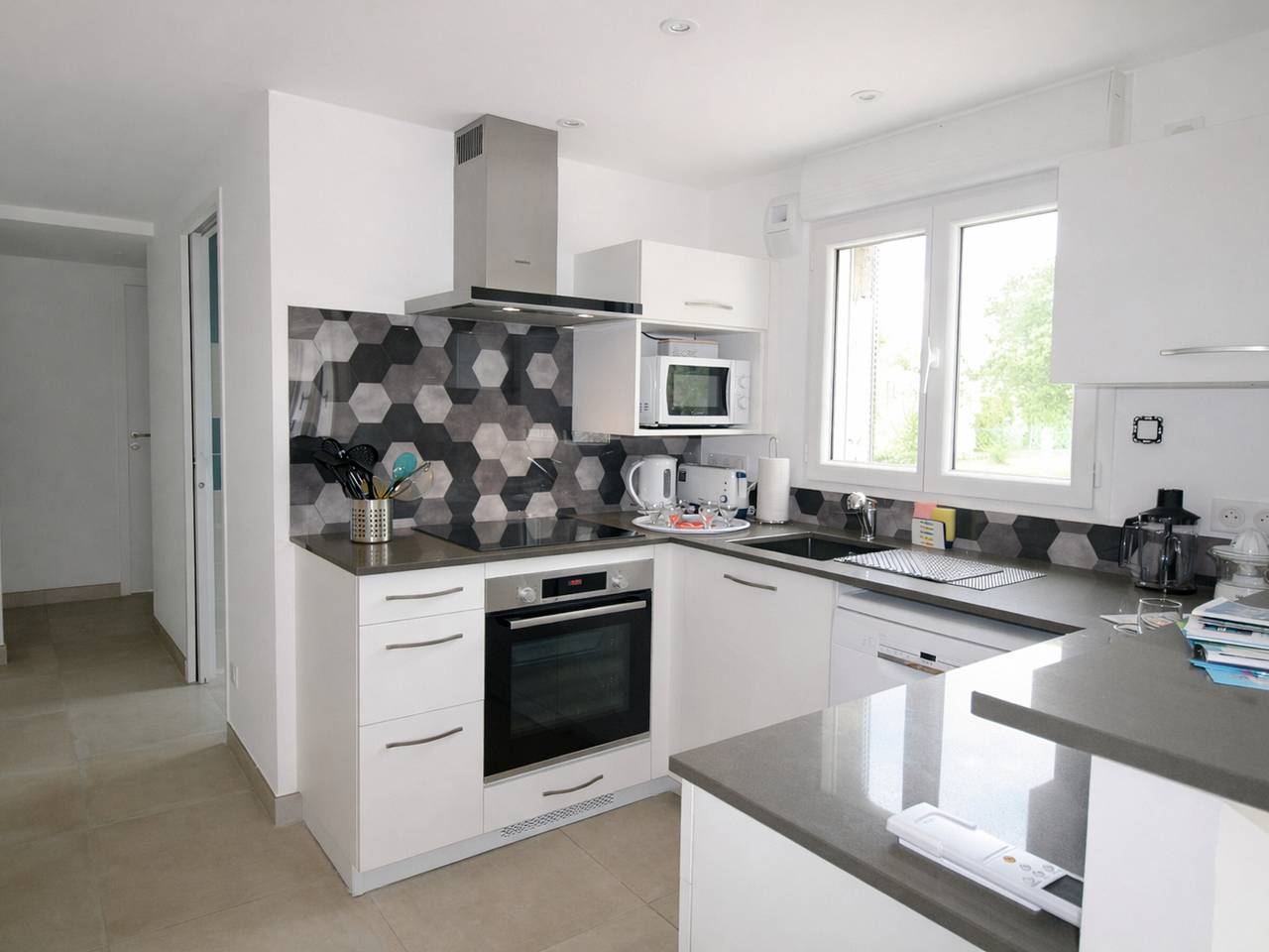 New Downtown House w/ Garden, Parking, Wifi & A/C - 500m to Beach in La Tranche-sur-Mer, Vendée