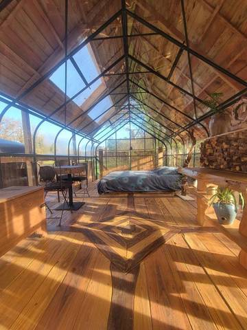 Lodge pour 4 personnes, avec jacuzzi ainsi que jardin et terrasse dans Haute-Vienne