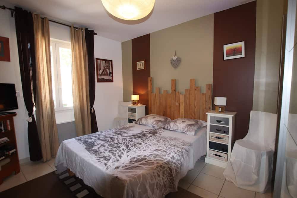 Apartamento con jardín, vista a viñedos y colinas. in Beaumes-de-Venise, Vaucluse