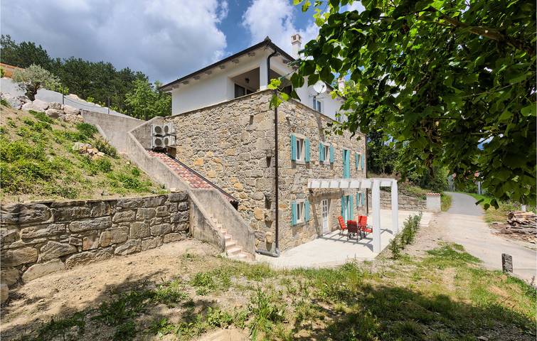 Location de vacances pour 14 personnes, avec piscine ainsi que jardin et terrasse à Buzet - 2