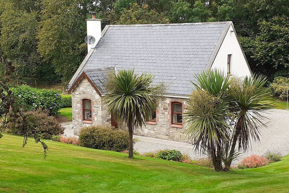 Cornode Cottage, family friendly in Garrykennedy, County Tipperary in Nenagh, Lough Derg