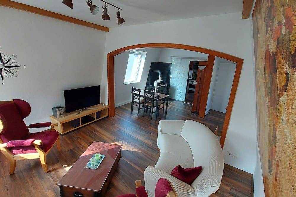 Ganze Wohnung, Nice apartment right on the Rhine; mountain-side balcony; centrally located in Kamp-Bornhofen, Mittelrhein