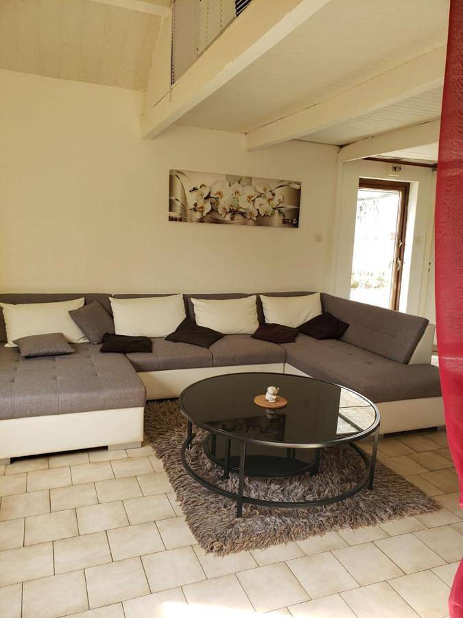 Gîte dans camping 4 étoiles in Tourtoirac, Périgord Blanc